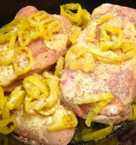 Chicken with pepper rings and Italian seasoning