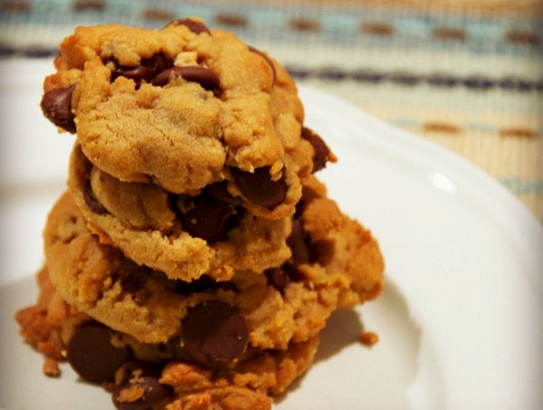 flourless peanut butter chocolate chip cookies