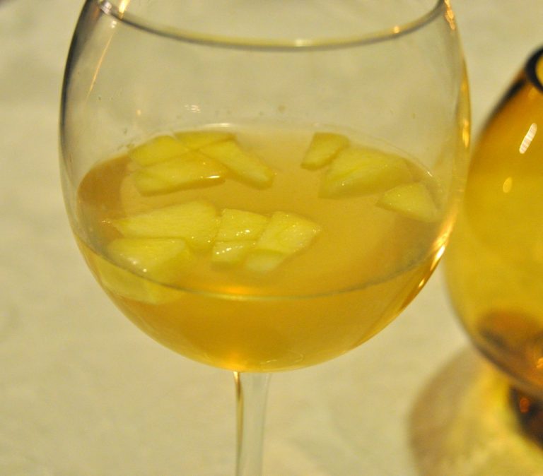 Honey Crisp Apple Sangria