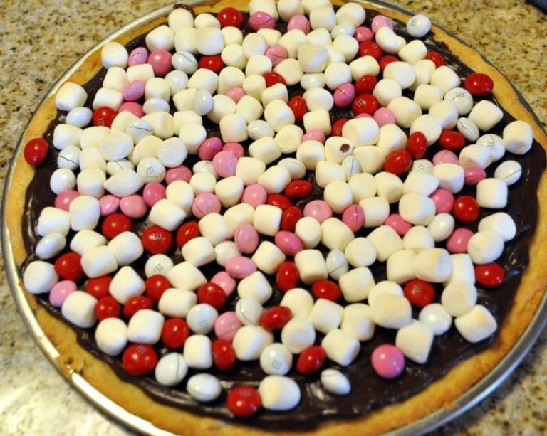 Candy Pizza – Cookie Cake Cooking with Kids Recipe