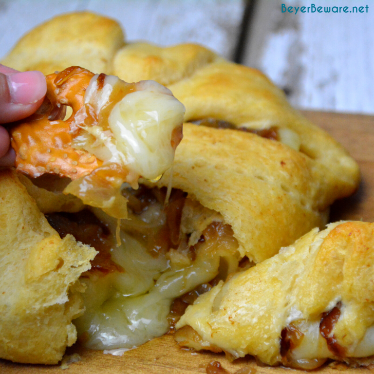 Caramelized onion baked brie crescent round is a simple brie en croute recipe made with caramelized onions and brie for a baked brie recipe.