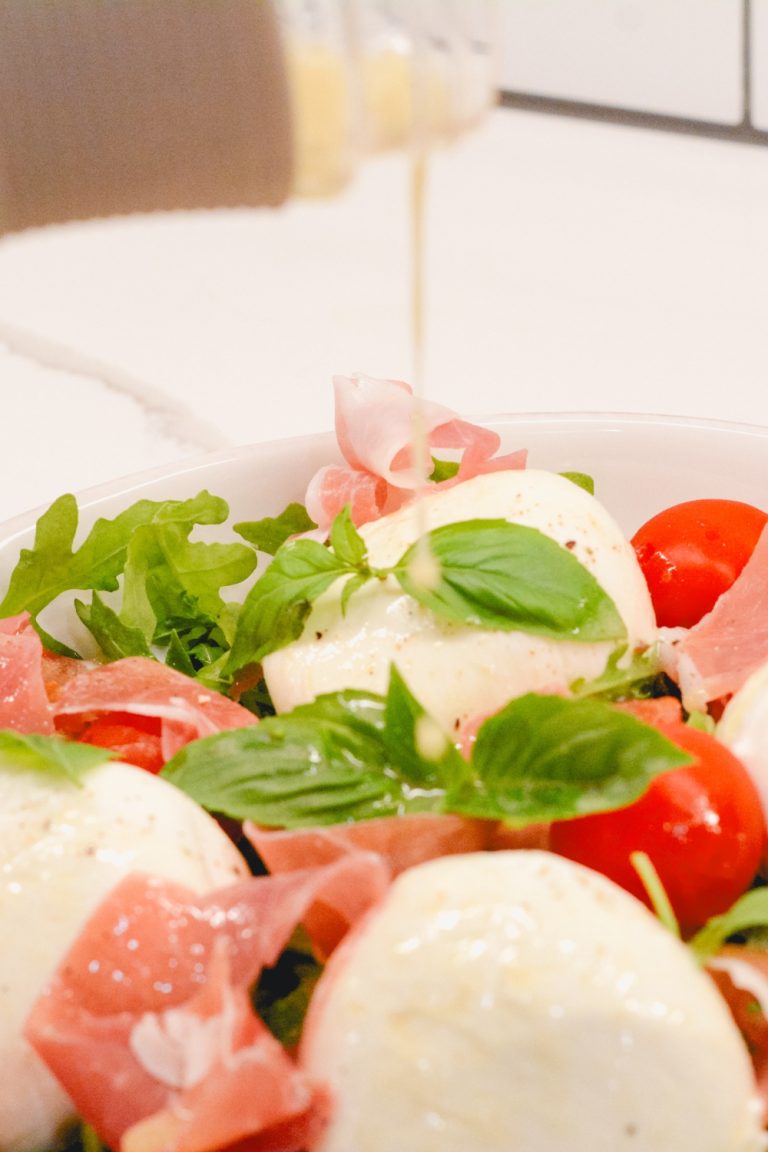 Arugula Salad With Prosciutto Burrata Cheese And Basil Beyer Eats