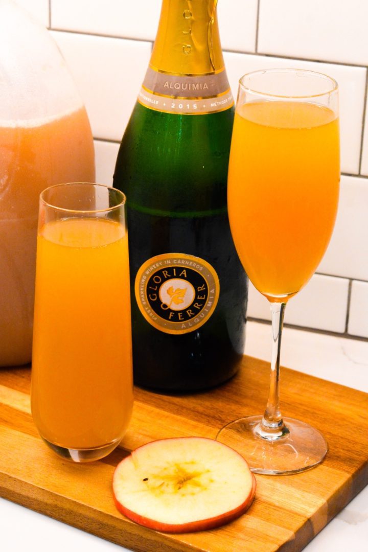 Apple Cider Mimosa - Easy & delicious Thanksgiving coctail
