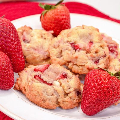 Strawberry Cheesecake Cookies are a pudding cookie recipe made with cheesecake pudding, fresh strawberries and white chocolate chips.