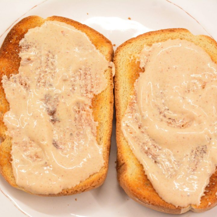 Toast your favorite bread and then spread two pieces with the chipotle mayonnaise.