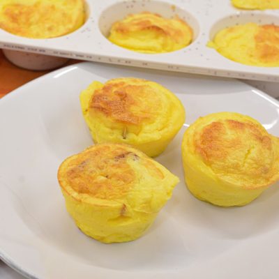 Create the high-protein cottage cheese egg bites for an easy high-protein breakfast all week long by using a silicone muffin pan with pureed cottage cheese, eggs, bacon, and cheese.