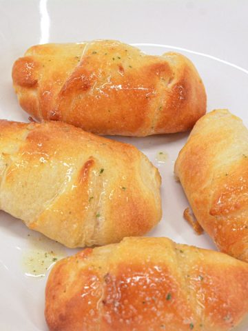 Try these delicious Air Fryer Crescent Rolls stuffed with gooey mozzarella cheese and brushed with garlic butter for a crispy, buttery finish. Perfect for a quick snack or appetizer!