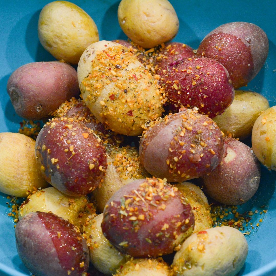 Marinate the Potatoes: In a large mixing bowl, combine olive oil, minced garlic, dried rosemary, dried thyme, salt, and pepper. Toss the potatoes in the marinade, ensuring they are evenly coated. Let them sit for 15-20 minutes to absorb the flavors.