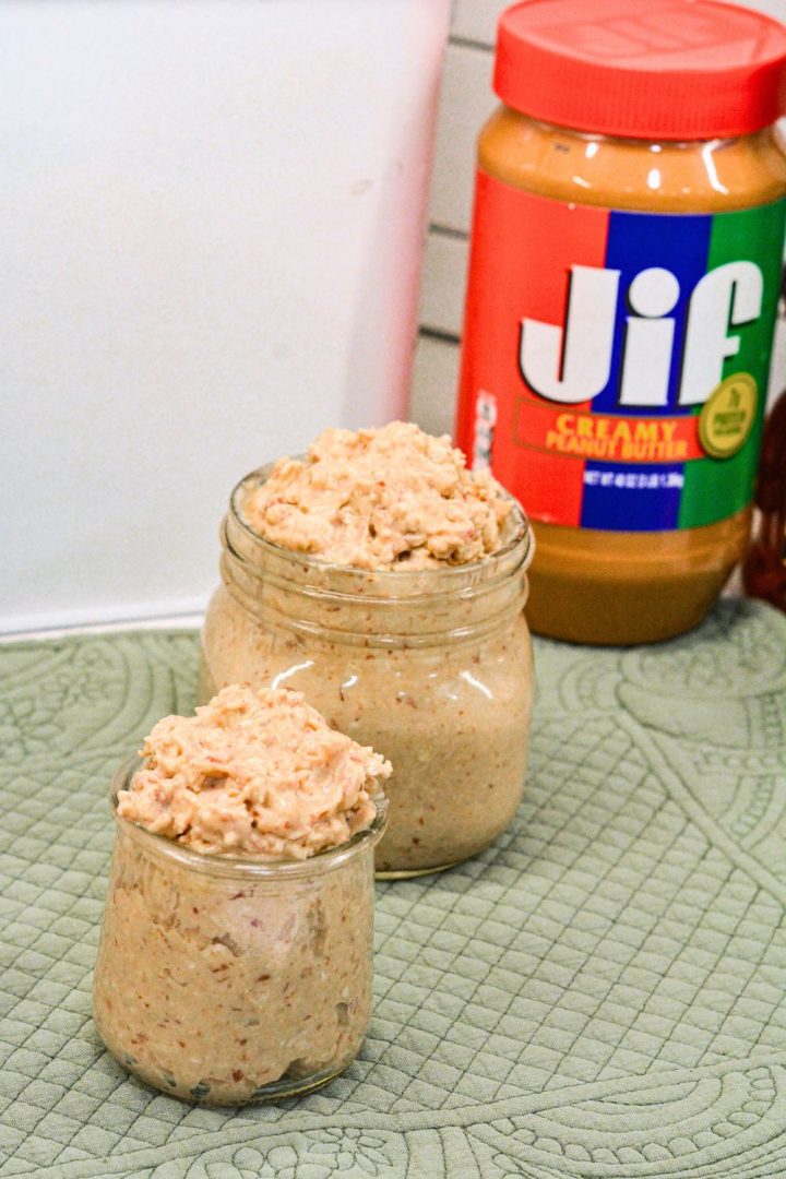 Looking for healthy, high protein breakfast ideas? Try these Peanut Butter Overnight Oats! Easy recipe, customizable, and perfect for meal prep.