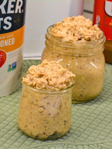 Looking for healthy, high protein breakfast ideas? Try these Peanut Butter Overnight Oats! Easy recipe, customizable, and perfect for meal prep.